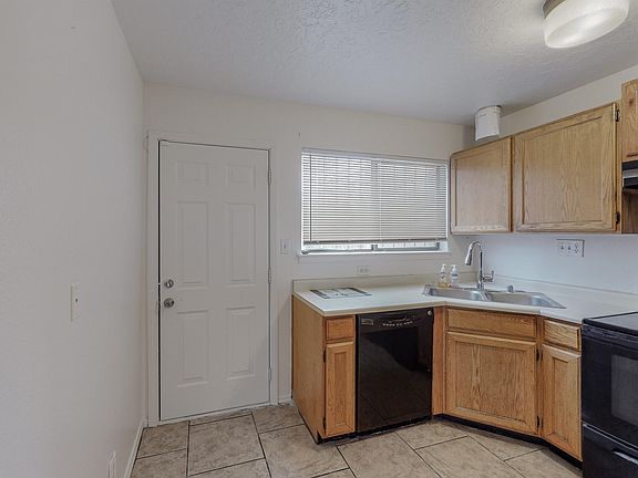 5th image of 208 Shawnee Ct SE #1