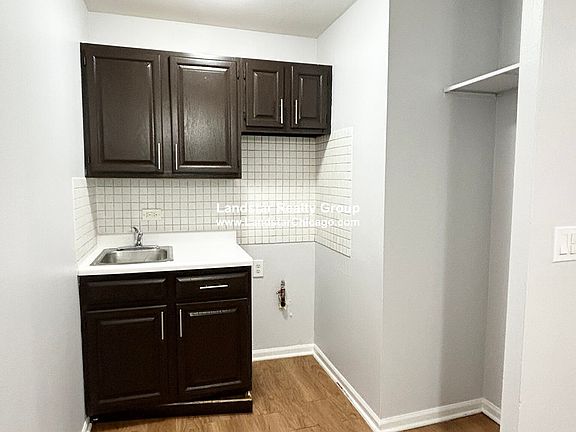 4th image of 4610 N Dover St APT 3D