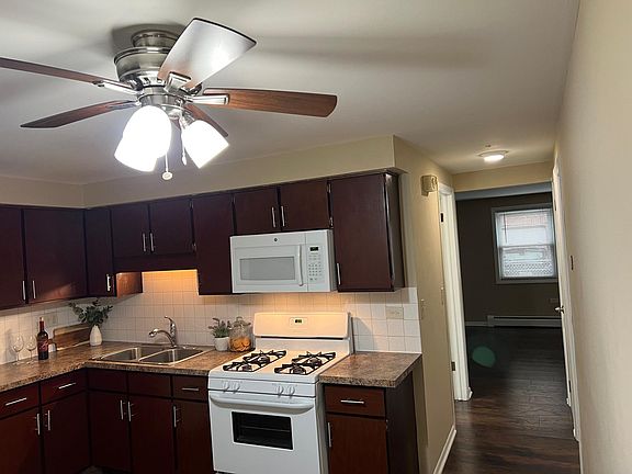 2nd image of 1475 Ashland Ave APT 1S