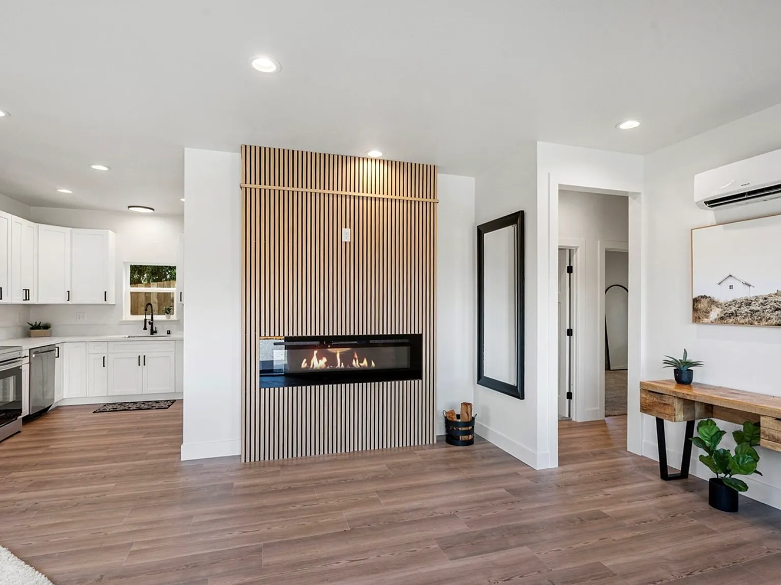 3 bed, 1000 sqft, $3,000 — Photo 2