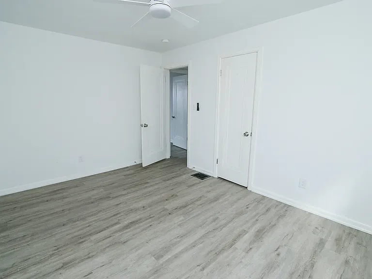 1198 Linwood Ave #1198 — Photo 14