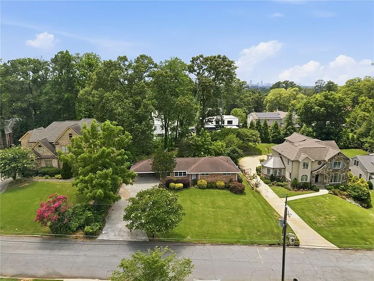 2140 Oakawana Dr NE — Photo 4