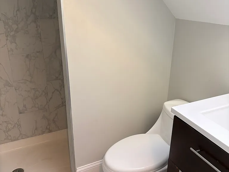 1229 N Bosworth Ave — Photo 6