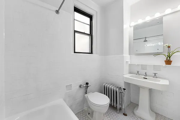 Sold by Douglas Elliman | media 29