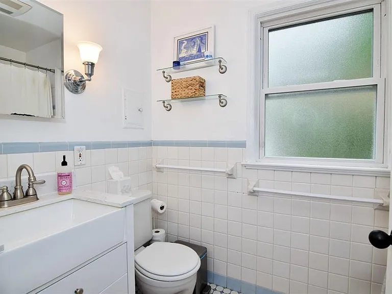 2658 Canterbury Rd — Photo 12