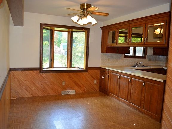 4th image of 2808 Wildwood Ln