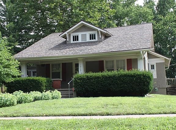 3rd image of 1013 W Waldo Ave
