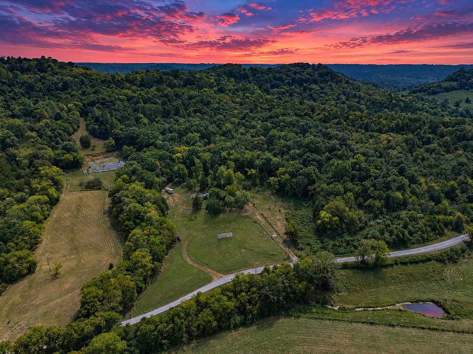 1st image of 207 Wells Hollow Rd