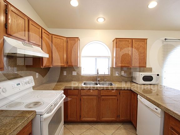 4th image of 1140 S Cholla St