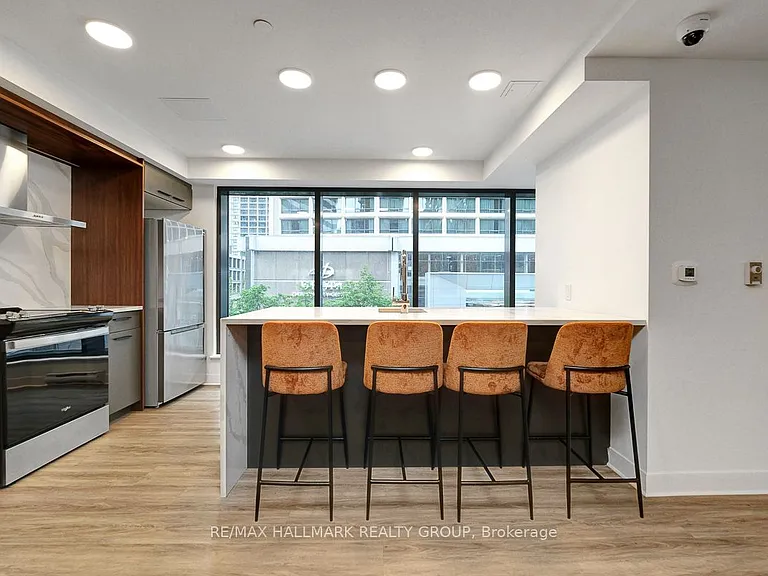 340 Queen St #1302 — Photo 40
