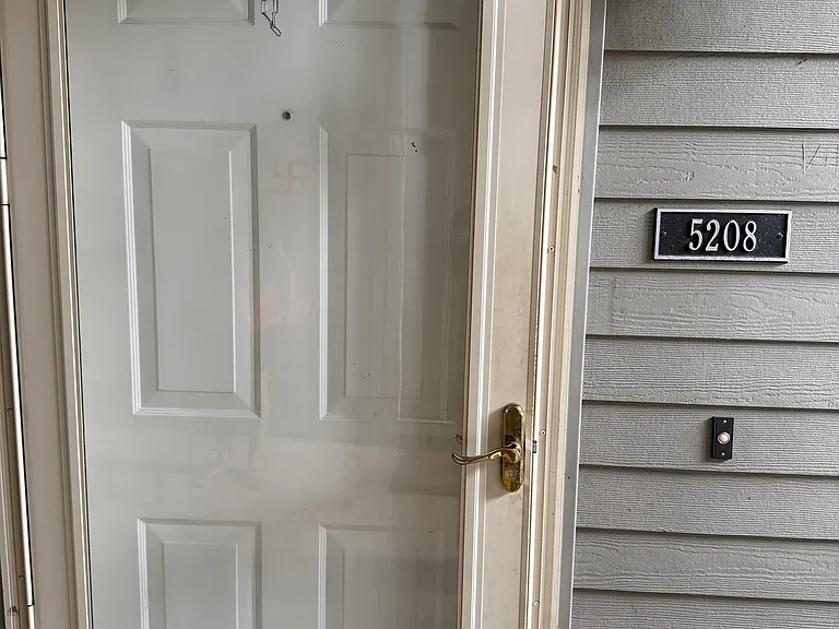 5208 Ravens Crest Dr #5208 — Photo 1