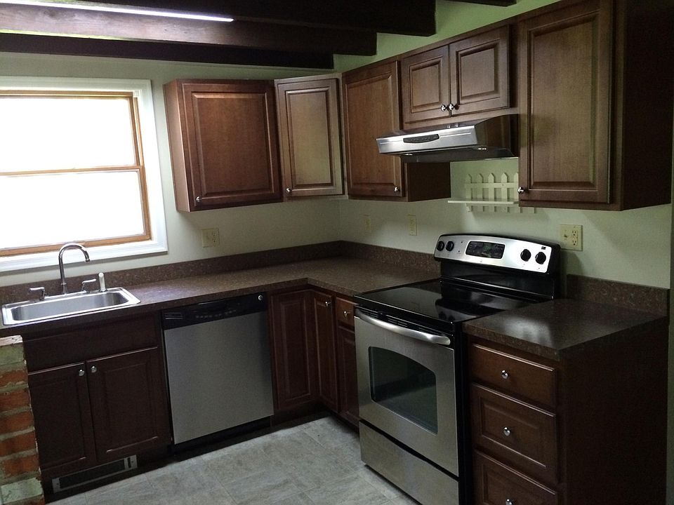 Large kitchen with ample counter space