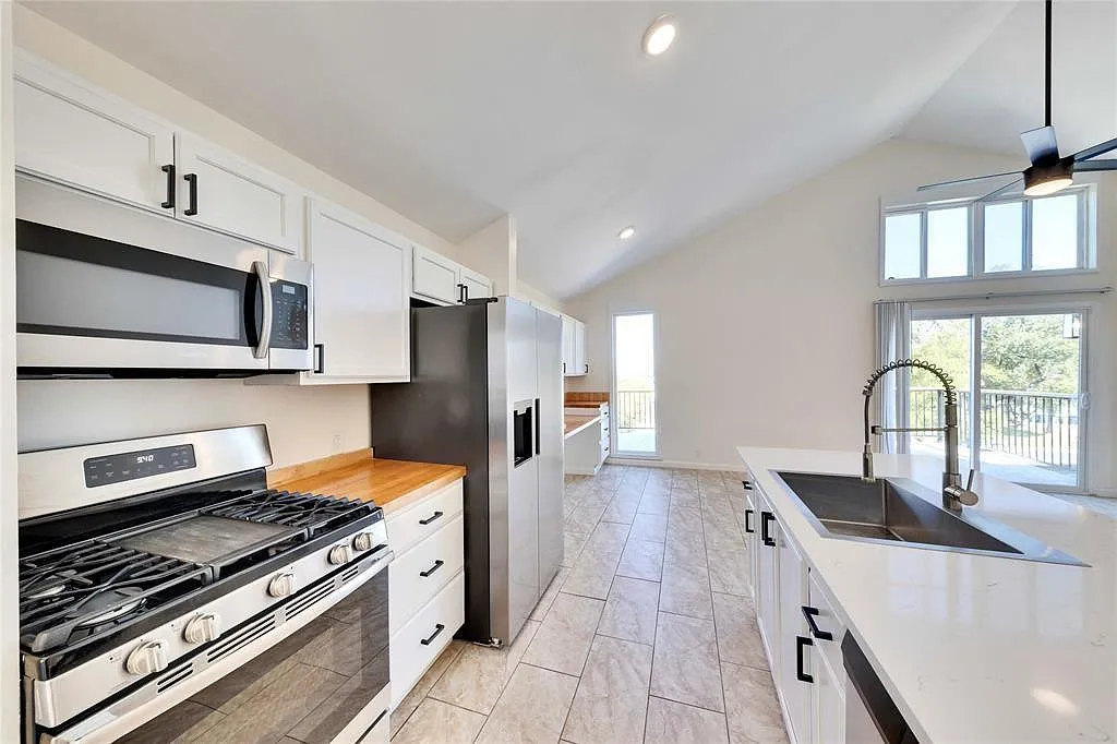 2 bed, 2.0 bath, 1000 sqft, $2,095 — Photo 1