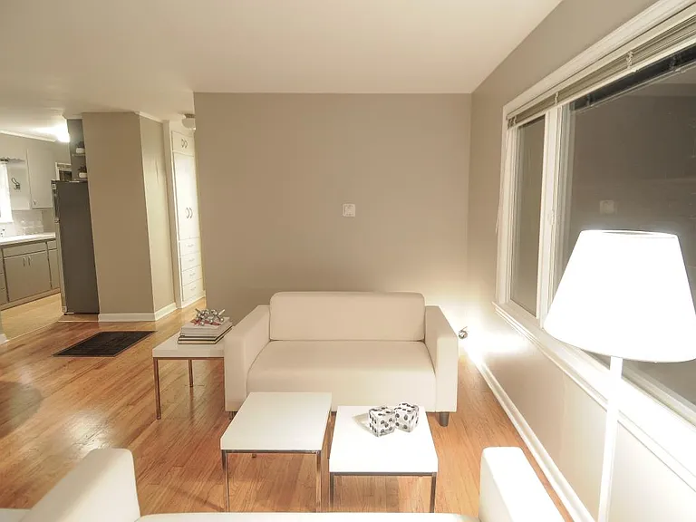 5436 California Ave SW — Photo 2