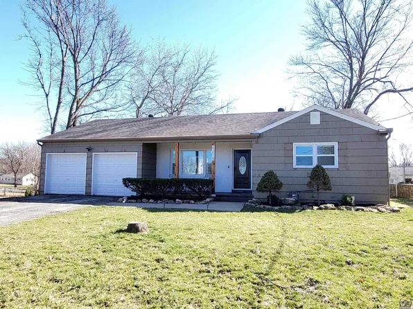 6219 Cernech Rd, Kansas City, KS 66104