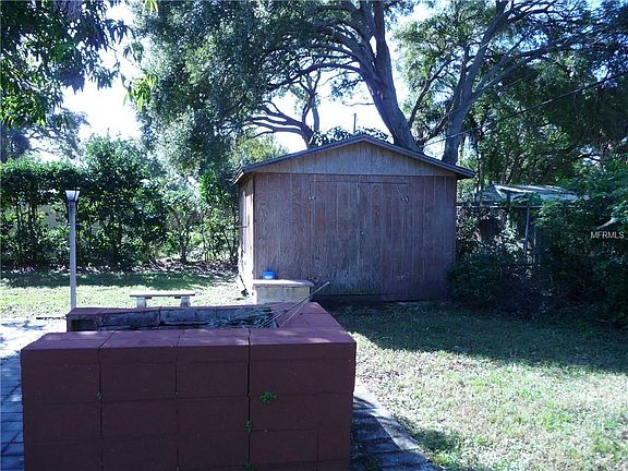 3rd image of 104 N Mercury Ave