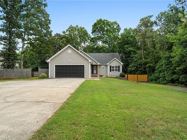 141 Poplar Way — Photo 3