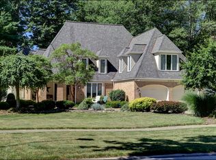 31015 Huntington Woods Pkwy, Bay Village, OH