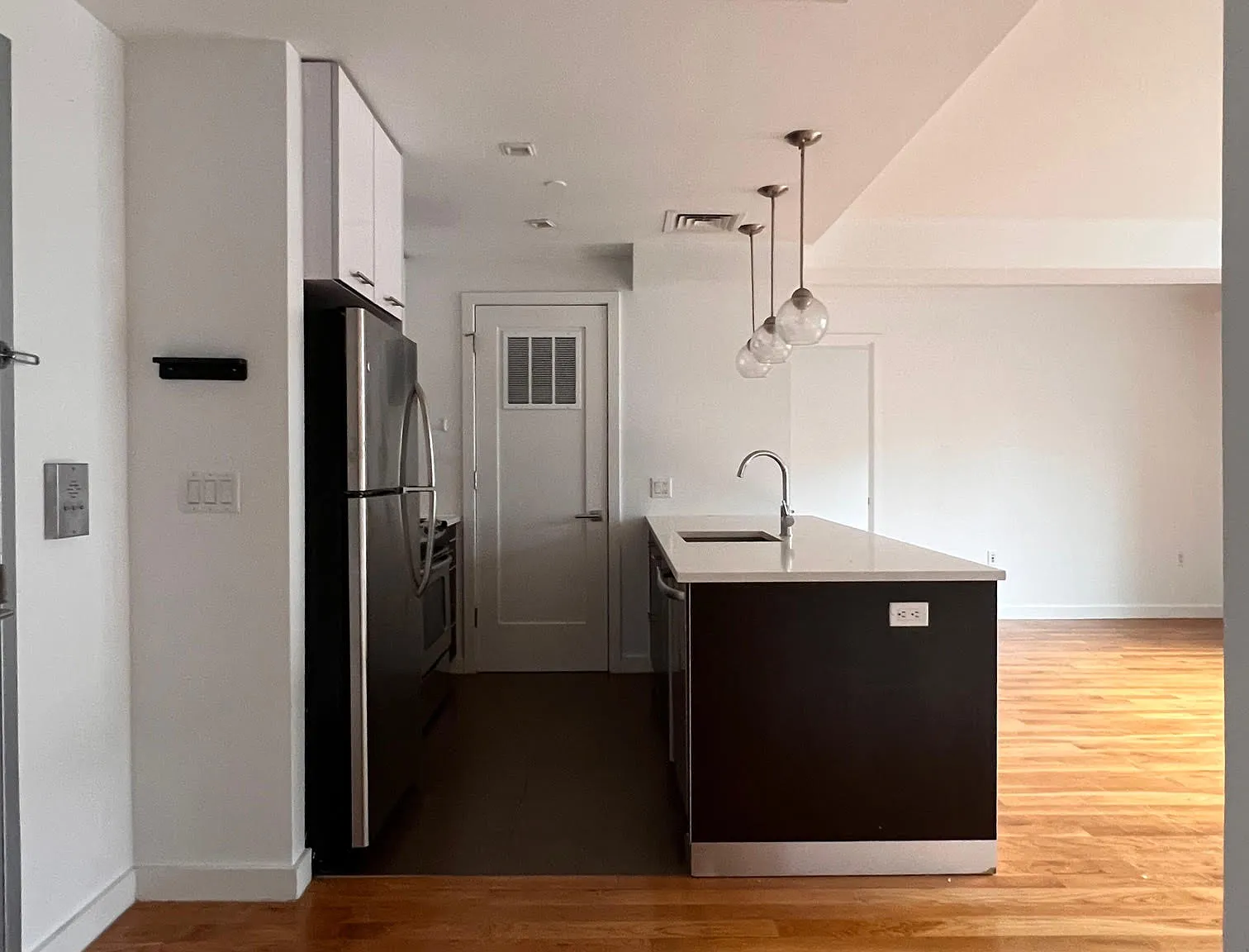 123 Parkside Avenue — Photo 3
