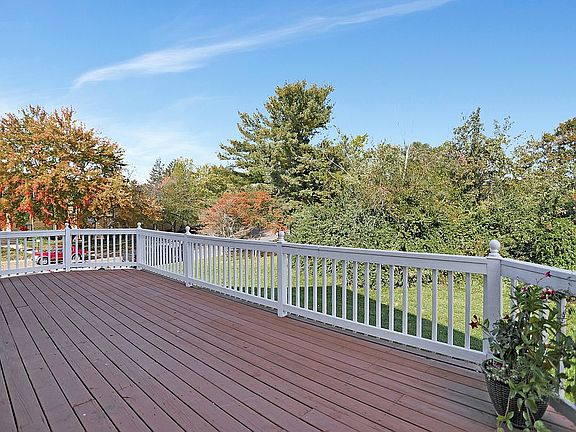 3rd image of 626 Knightsbridge Dr