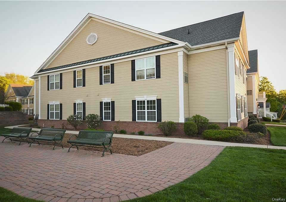 1st image of 303 Canter Ct