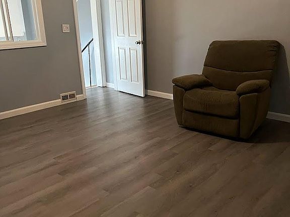 5th image of 122 Tall Oaks Dr Unit U