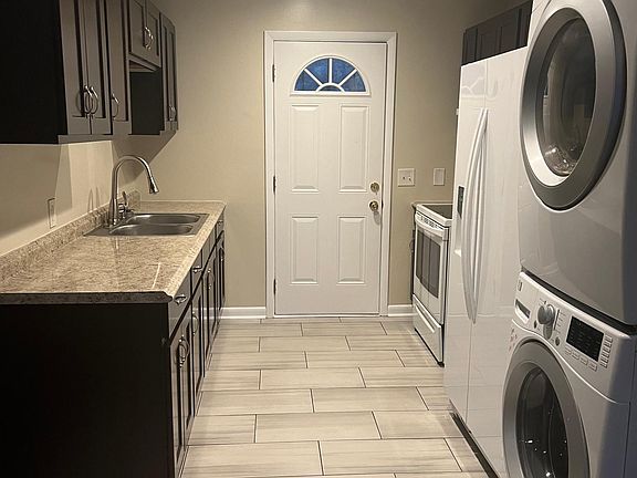 3rd image of 124 Fairfield Ave #3