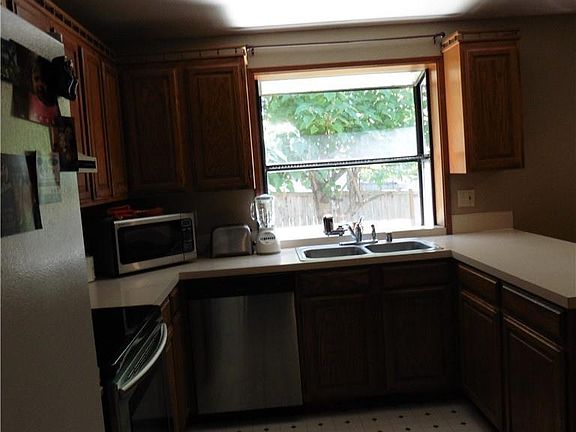 5th image of 1422 Alki St NE