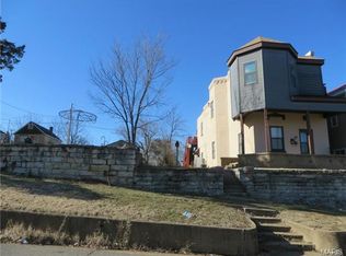 106 S 2nd St, De Soto, MO 63020