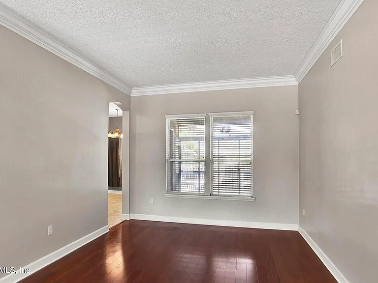 11827 Crusselle Dr — Photo 3