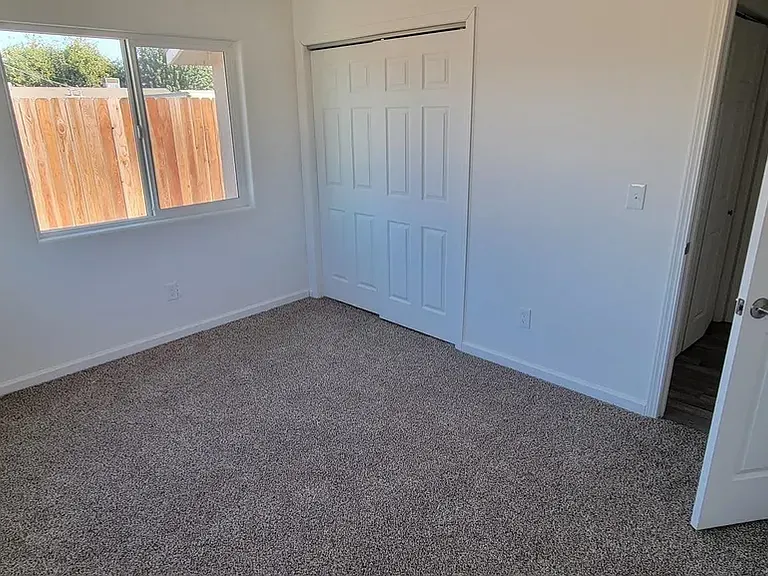 300 N Soderquist Rd #2 — Photo 9