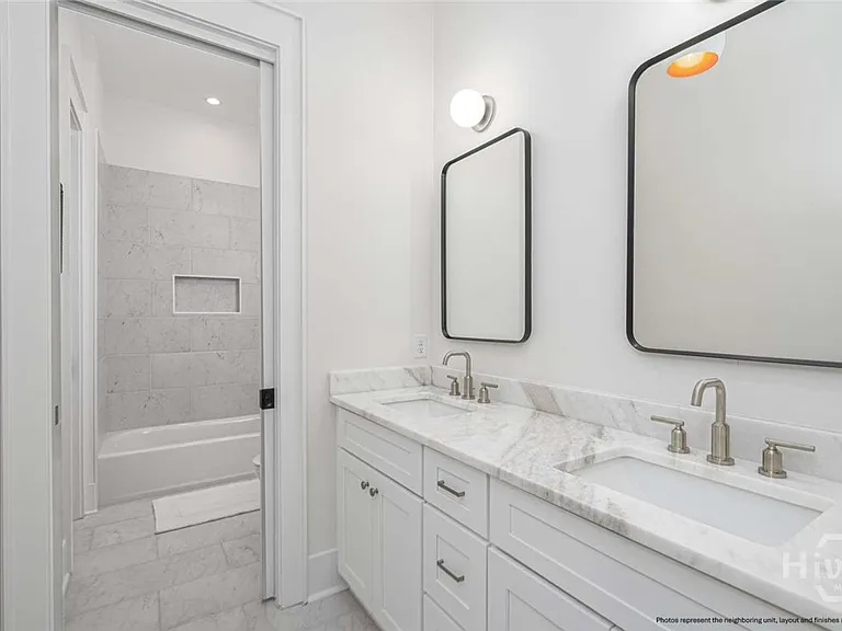 218 W 43rd St — Photo 10