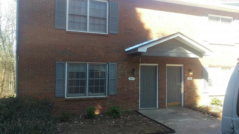 1st image of 3021 Spruce Cir