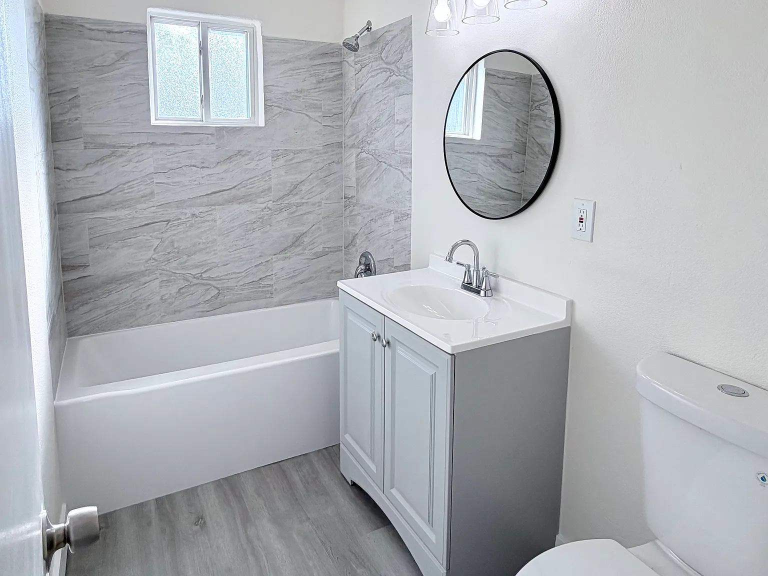 2 bed, 817 sqft, $2,695 — Photo 2