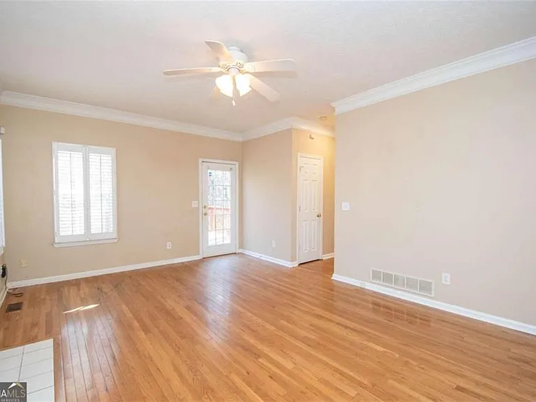 116 Sagamore Ln — Photo 2