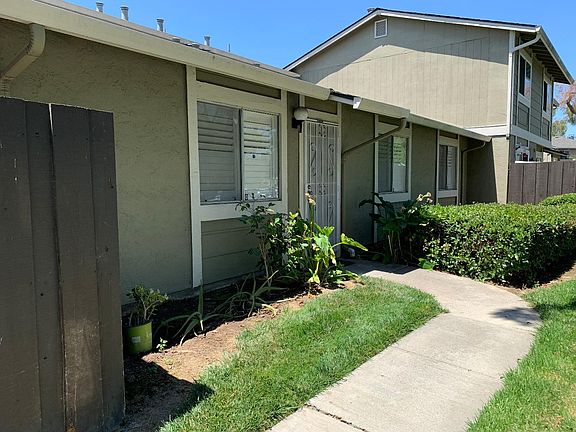 2nd image of 2251 Warfield Way Unit A