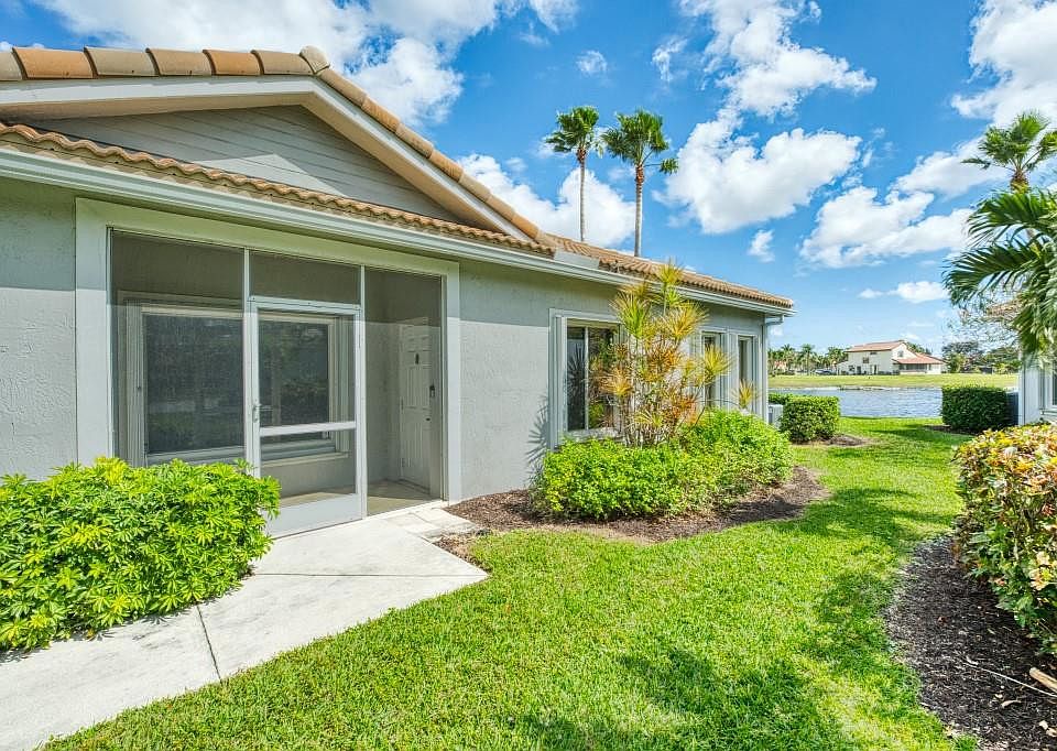 1st image of 1044 SW 42nd Avenue