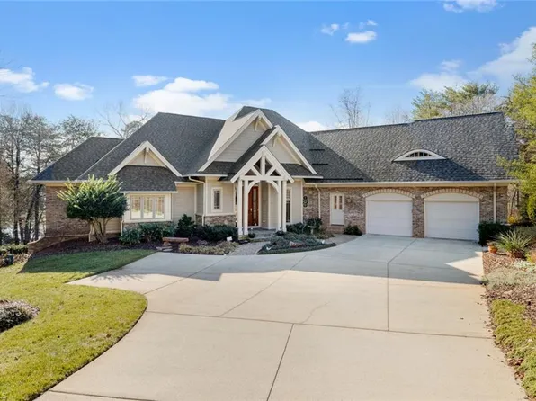 132 Moss Bank Ct, New London, NC 28127