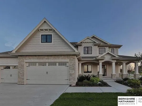 21064 Todd Cir, Elkhorn, NE 68022