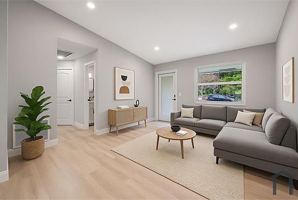 1st image of 4670 Grove St #2