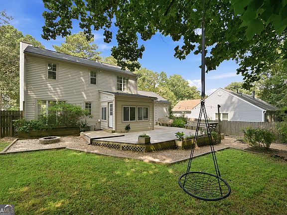 5th image of 1816 Crescent Hill Dr NW