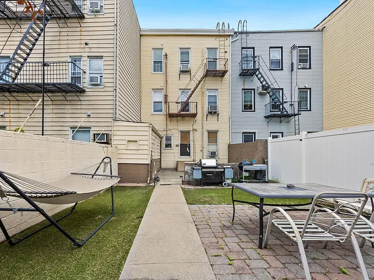 3805 Palisade Ave #3 — Photo 11