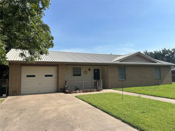 1810 Peach St, Goldthwaite, TX 76844