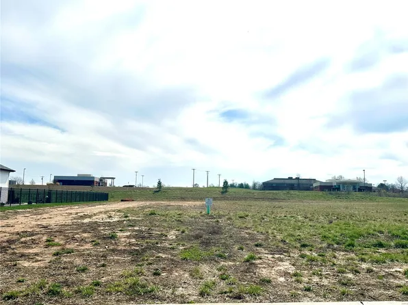 613 Legacy Dr, Waterloo, IL 62298