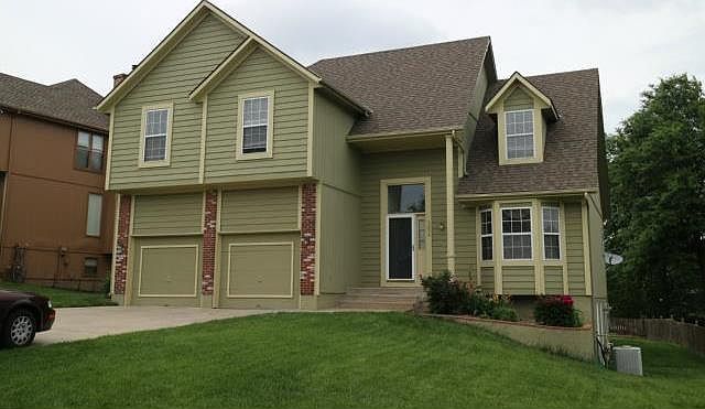 1st image of 5204 NE Holiday Dr