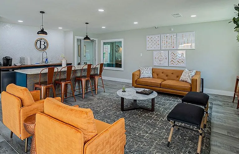 Brooksfield Apartments — Photo 9