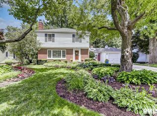 1421 W Ash St, Leland Grove, IL 62704