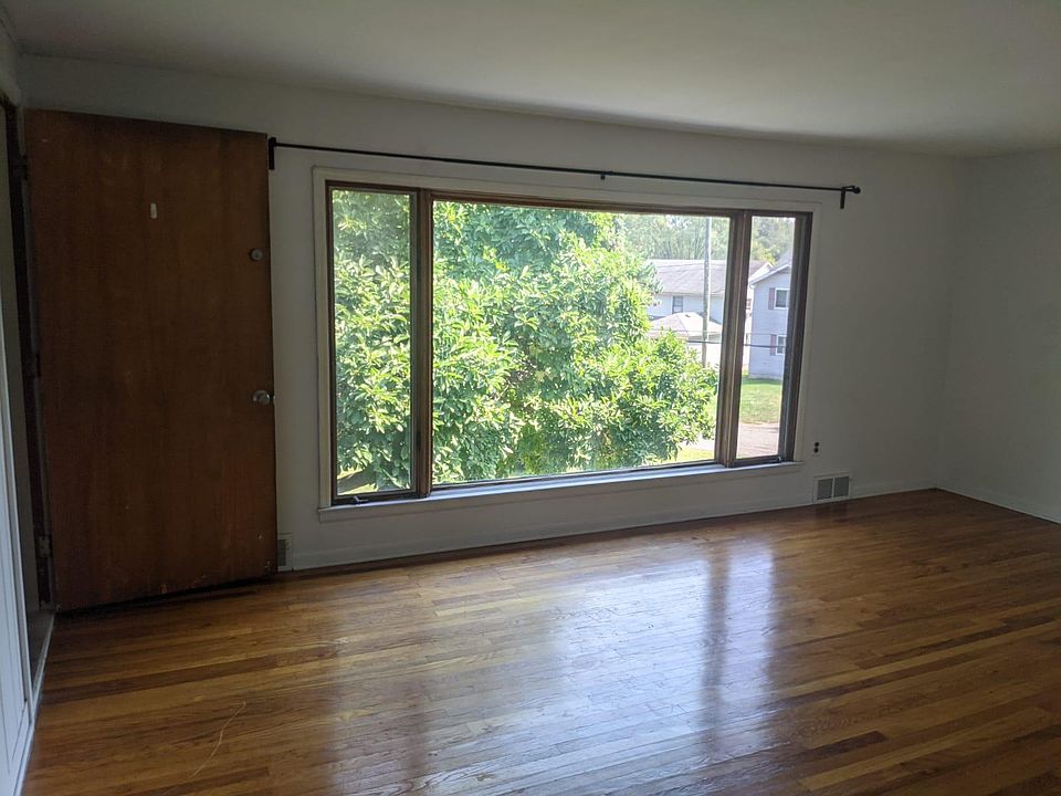1st image of 44720 Davis Dr #44716