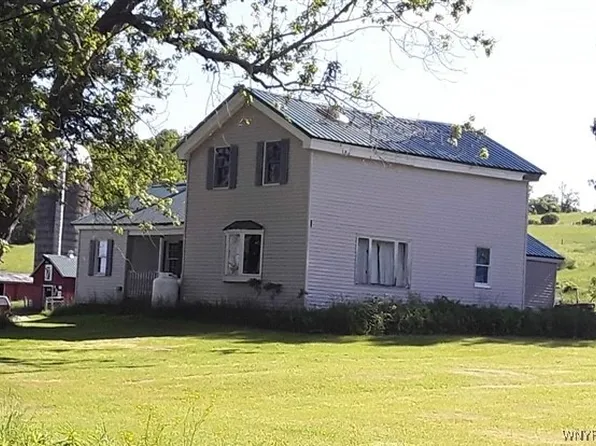 10330 Osmun Rd, Farmersville Station, NY 14060