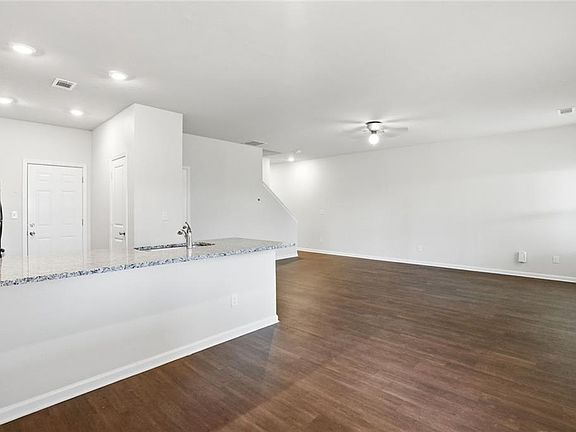 4th image of 297 Seasons Vly